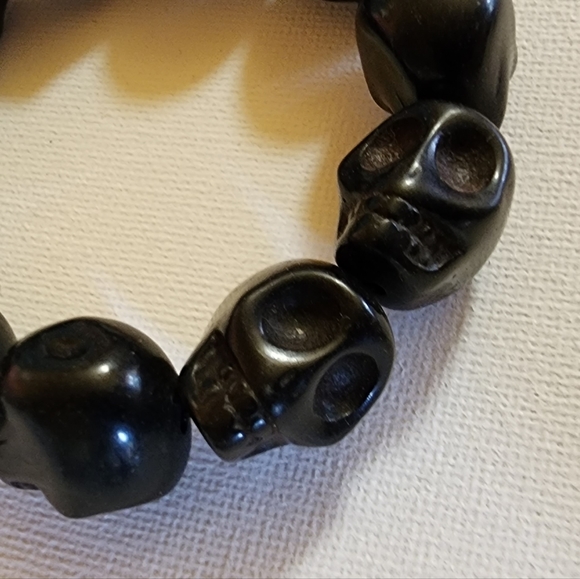 Black Skull Obsidian Unisex Elastic Bracelet - Picture 2 of 4